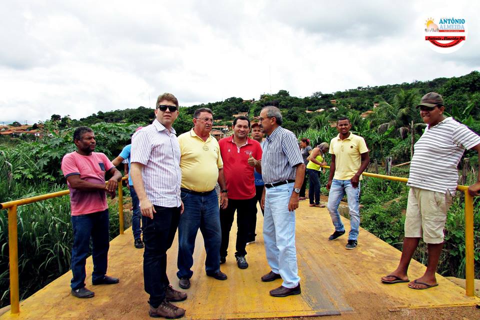 Deputado Federal Rodrigo Martins e Deputado Estadual Rubens Martins visitaram a cidade de Antônio Almeida.