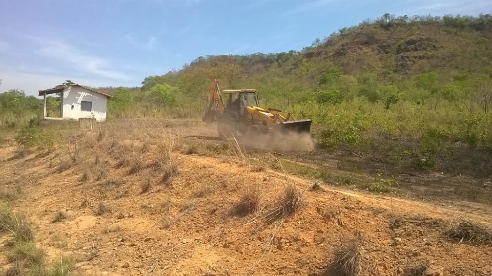 Prefeitura de Antônio Almeida esta reformando tanques de piscicultura do Assentamento Beleza.